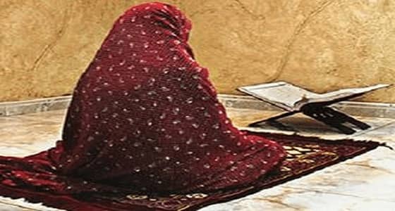 صورة سجادة صلاة لسيدة متوفية تثير الدهشة بمواقع التواصل