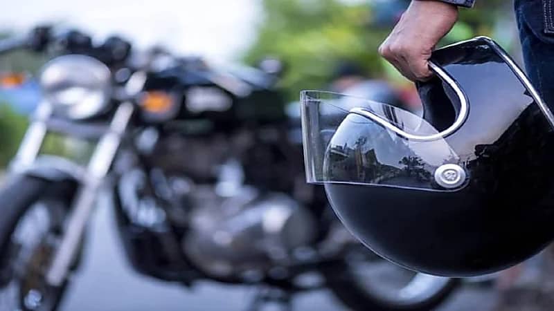 "الزكاة والجمارك" توضح شروط السماح باستيراد الدراجات النارية