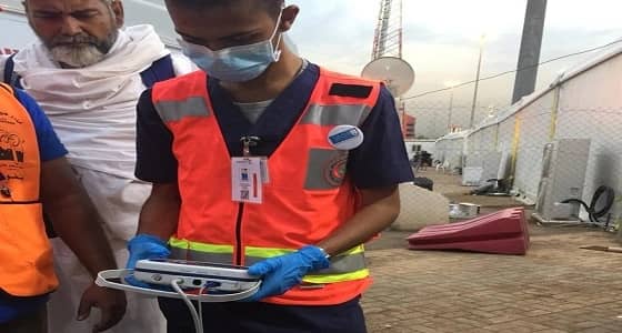 بالصور.. متطوعون ينقذون حياة حاجين توقف قلباهما لازدحام محطة القطار