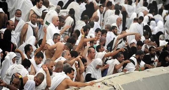 حجاج بيت الله الحرام يرمون الجمرات ثاني أيام التشريق