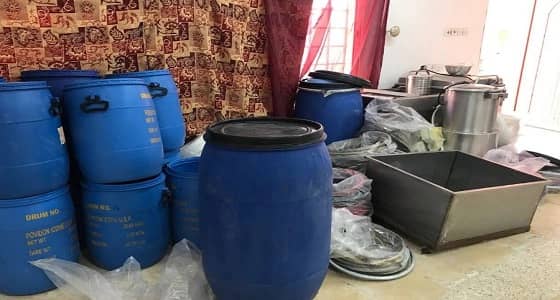 بالصور.. ضبط عمالة تستغل استراحة لتخزين 25 طن بطاطس مخالفة