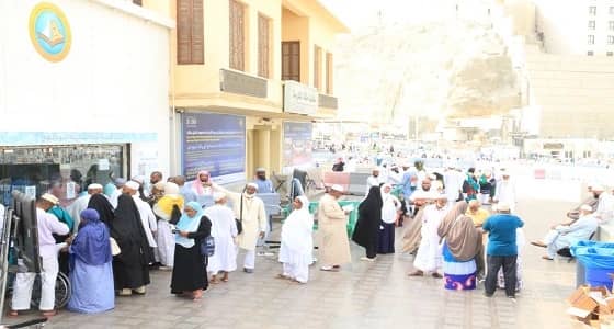 بالصور.. المراكز التوجيهية تستقبل عدد من الحجاج بالمطبوعات التوعوية