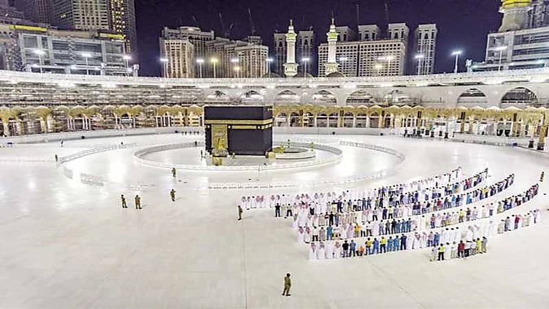 إقامة صلاة التراويح في الحرمين وتخفيفها إلى 5 تسليمات