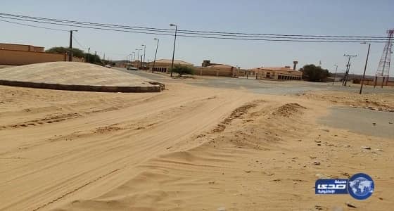 بالصور.. ومنذ موسم الأمطار مدخل أبو عشرة يعانى الإهمال