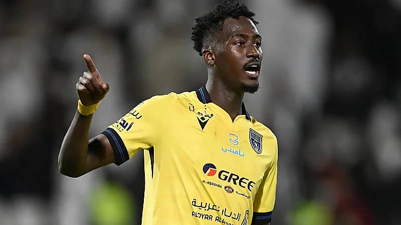 النصر يقترب من ضم المدافع عون السلولي