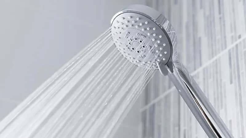 الاستحمام بعد تناول الطعام يبطئ عملية الهضم وغير مستحسن