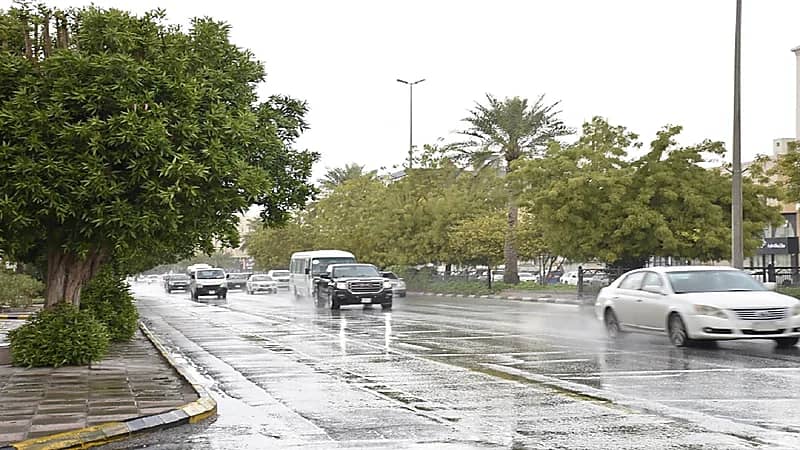 "الأرصاد": أمطار متوسطة ورياح شديدة على جازان