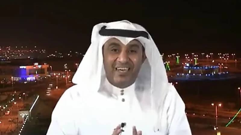 بالفيديو.. معلم يروي قصة رفضه النقل من مدرسته بسبب حب طلابه له