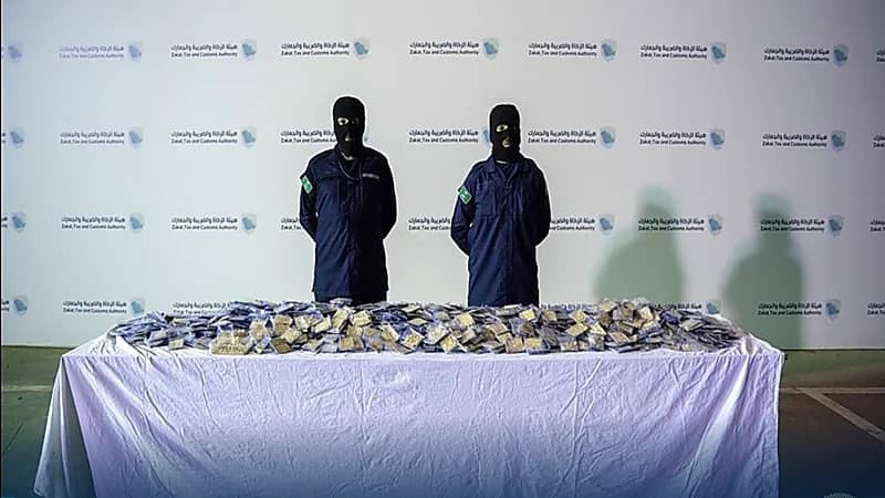 إحباط محاولة تهريب 170 ألف حبة كبتاجون مُخبأة في إرسالية نحل بجدة .. فيديو