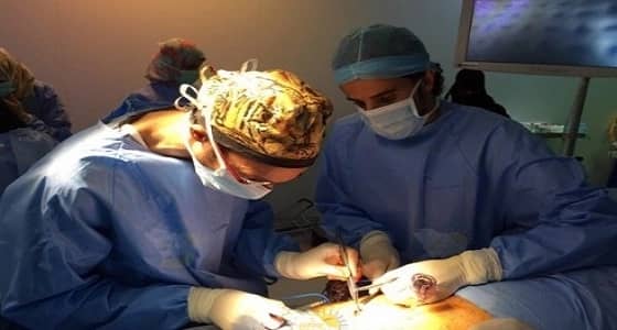 فريق طبي ينهي معاناة مريض تسعيني من ورم في صبيا