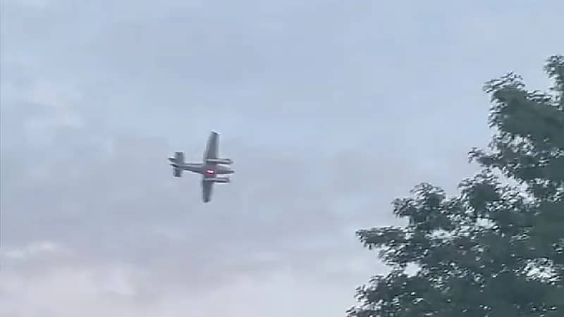 بالفيديو .. قائد طائرة يهدد بتحطيمها في متجر شهير بأمريكا