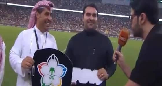 شاهد.. فرحة أحد المشجعين بعد فوزه بسيارة من هيئة الرياضة