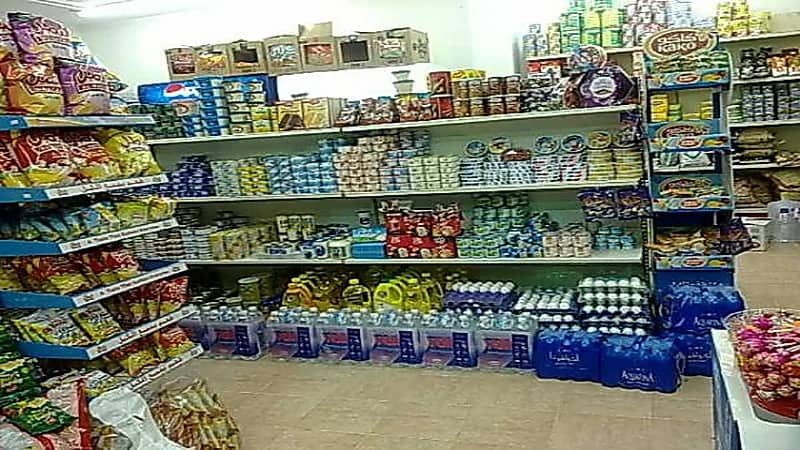 صاحب محل تموينيات يغادر عمله ويترك بضاعته لأمانة الزبائن بالقنفذة