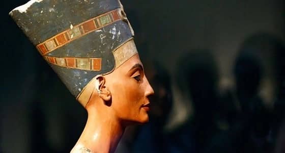 بالصور.. لون بشرة نفرتيتي يثير الجدل في أمريكا