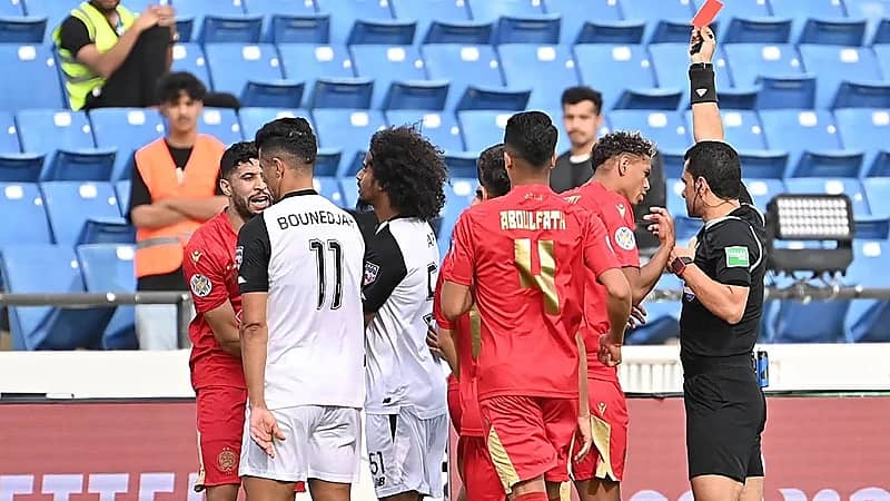 الوداد المغربي يحتج على أداء حكم مباراته أمام السد القطري ويصفه بالمهزلة التحكيمية