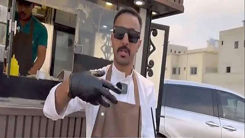 شاب بخميس مشيط يحقق أحلامه من عمله بالمأكولات الشعبية.. فيديو