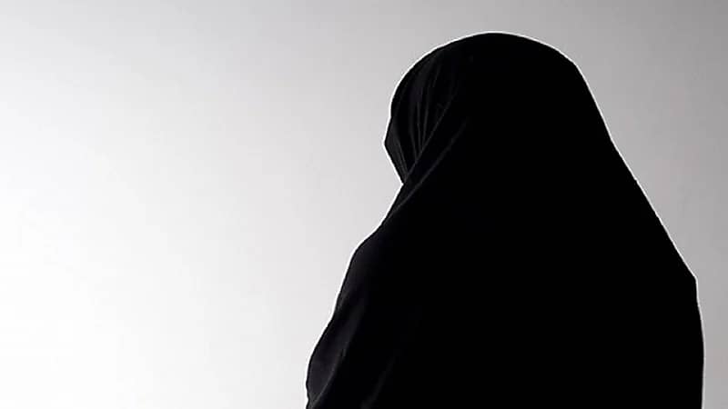 حفل عشاء يقود مواطنة لاكتشاف زواج زوجها في السر