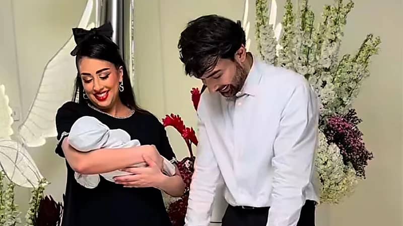 فرح الهادي وزوجها يحتفلان بذكرى زواجهما السابع برفقة أبنائهم