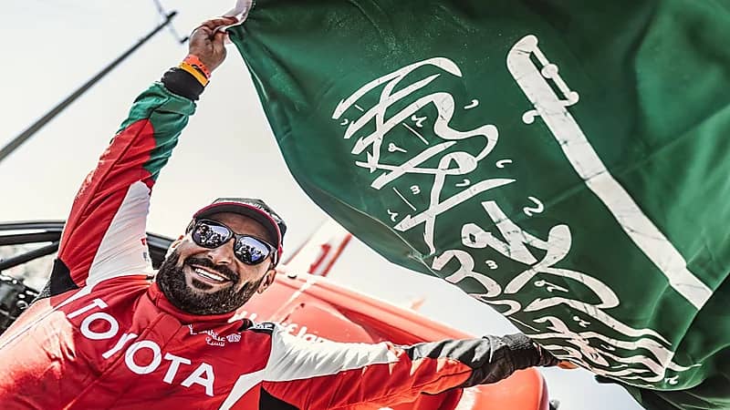 شاهد.. البطل السعودي يزيد الراجحي يفوز بالمركز الثالث في داكار السعودية 2022