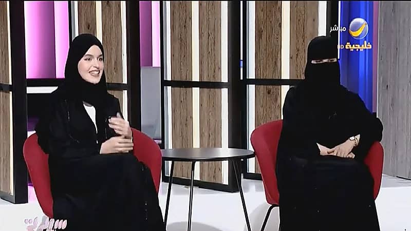 بالفيديو .. فتاتان تحترفان البرمجة بعد تخرجهما من أكاديمية مطوري آبل