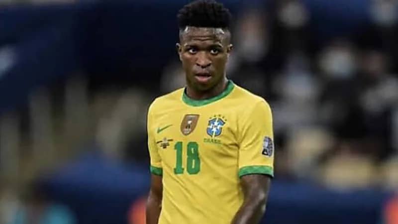 الإفراج عن 4 أشخاص بكفالة بسبب جريمة كراهية مزعومة ضد البرازيلي فينيسوس