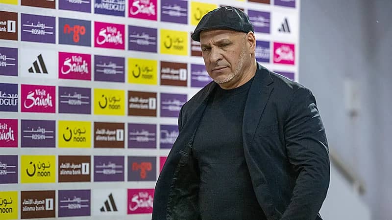 فرحة جنونية لـ بن زكري بعد بقاء نادي الأخدود .. فيديو