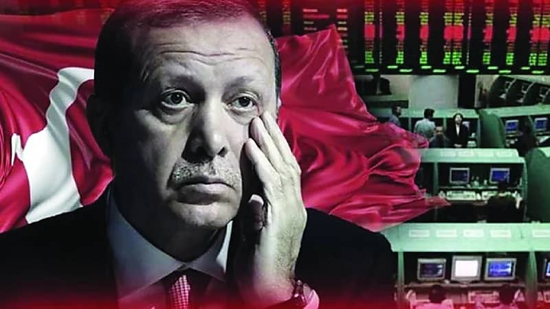 أردوغان يعزل 3 مسؤولين في البنك المركزي بعد إنهيار الليرة