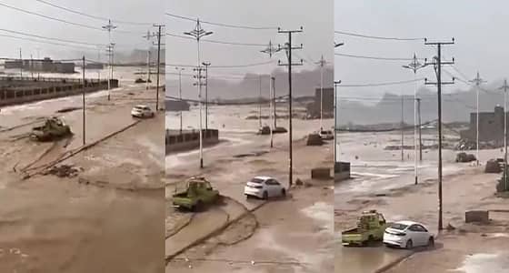 بالفيديو.. سيول تداهم " رنية " .. والحصيني يعلق على الظاهرة