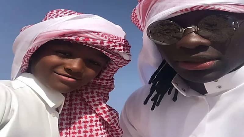 غوميز يرتدي الزي الوطني ويحتفل بالعيد