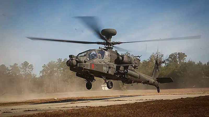 بريطانيا تقرر إمداد قوات كييف بدبابات و 4 مروحيات قتالية من طراز Apache