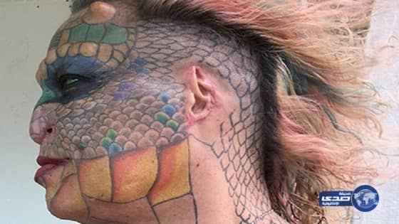 بالفيديو : مصلون يتسابقون على تقبيل يد إمام مسجد والشرب من أثره فى مكة