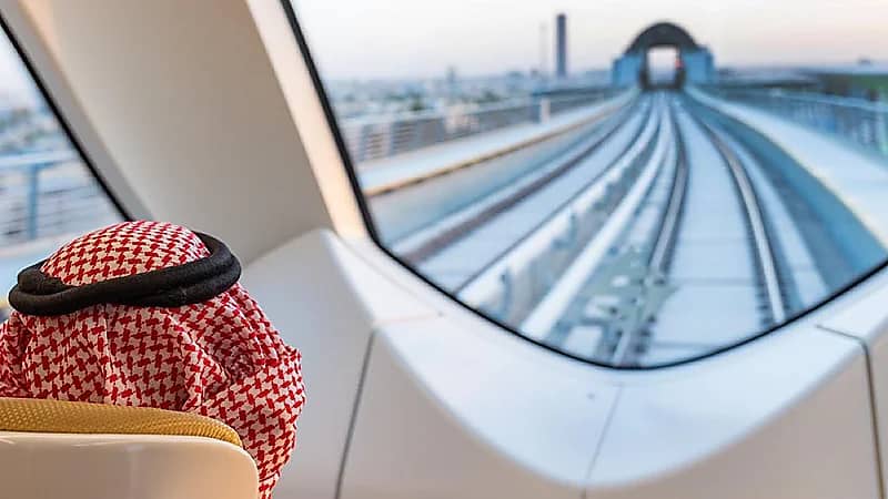 ‎وزير التعليم يستقل قطار الرياض لمقر عمله في أولى رحلات المسار الأحمر .. صور