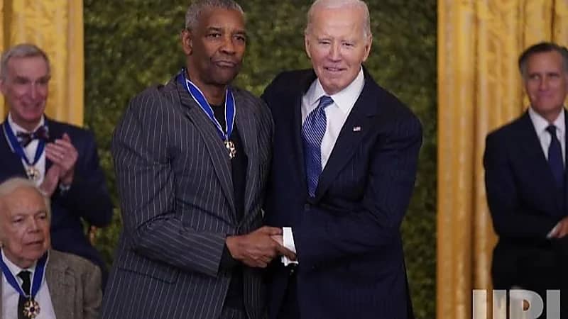 دينزل واشنطن يحصل على وسام الحرية الرئاسي .. فيديو