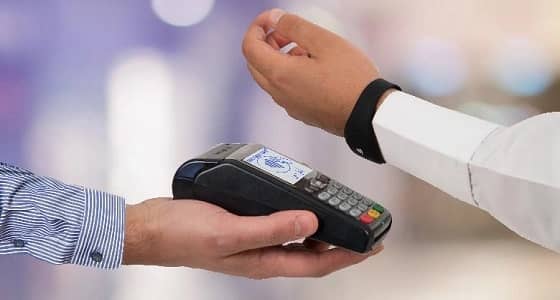 مدى تعتزم إطلاق خدمة السداد بساعات سامسونج الذكية