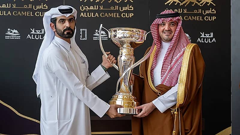 وزير الداخلية يتوج الفائزين بكأس العلا للهجن في نسخته الثانية