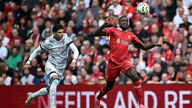 مدافع ليفربول يرفض النصر ويتمسك بأوروبا