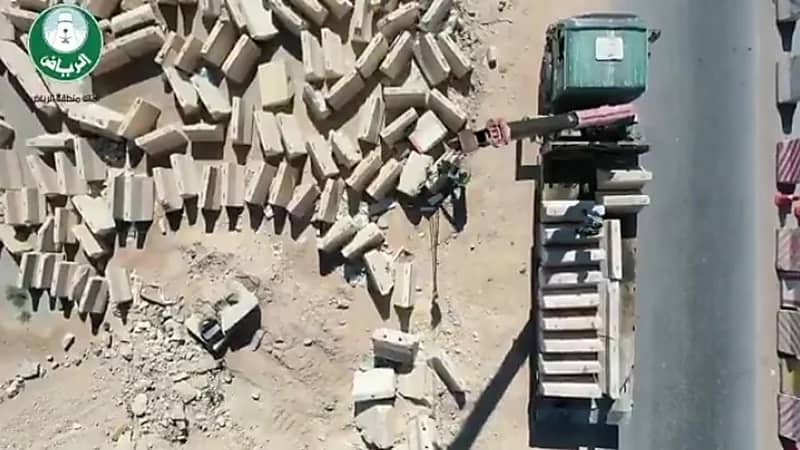 بالفيديو.. إزالة صبة خرسانية بالرياض بمساحة تعادل 10 ملاعب كرة قدم دولية