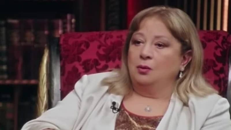 سمية الألفي تبكي وتعترف بندمها على طلاقها من فاروق الفيشاوي 