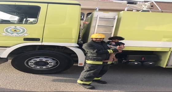 بالصور.. مدني حفر الباطن ينقذ طفلة من حريق