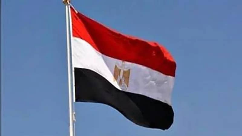 إقالة مسؤول كبير من منصبه بسبب حمالة صدر حمراء