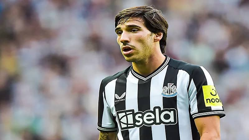 إيقاف تونالي لاعب نيوكاسل 10 أشهر