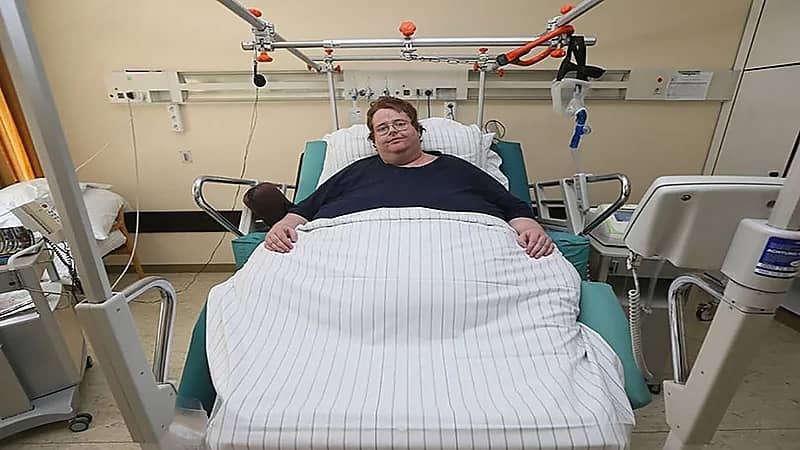 حقيقة إجراء عملية ولادة قيصرية لرجل بالخطأ