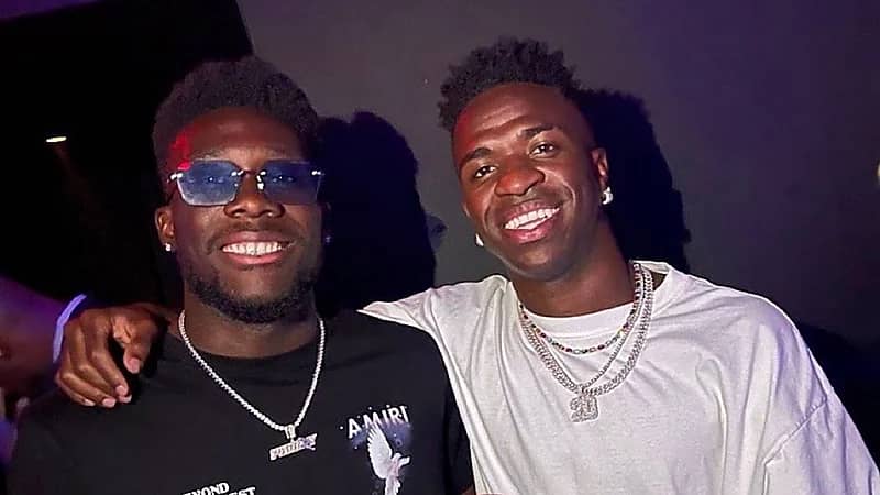 فينيسيوس يسعى لإقناع ديفيز بالانضمام إلى ريال مدريد