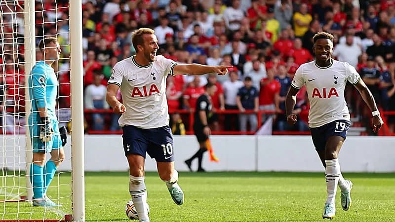 توتنهام يفوز على نوتنغهام فورست بثنائية كين 