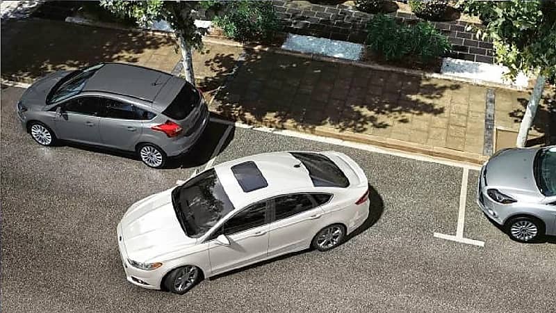 بالفيديو .. محامي : إعاقة إيقاف السيارات في طريق عام يعد مخالفة