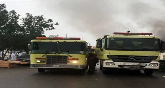 بالصور .. مدني الخبر يحاصر حريقا اندلع في ورشة بصناعية الفوازية