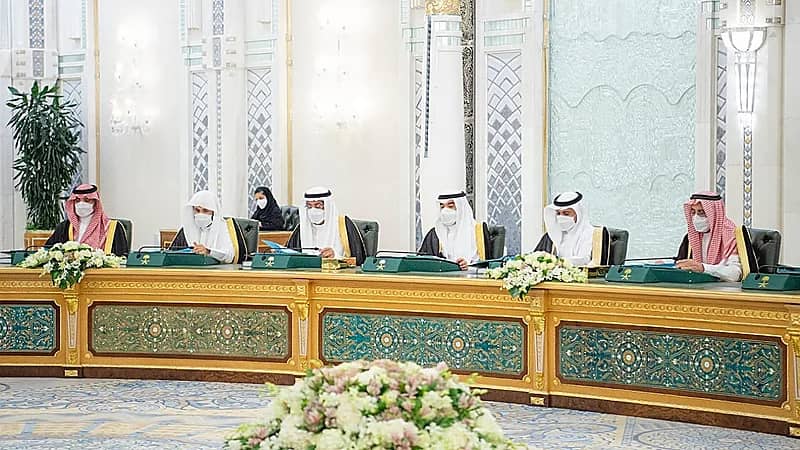 مجلس الوزراء يلزم الجهات الحكومية بالتحقق من بطاقات ناقل