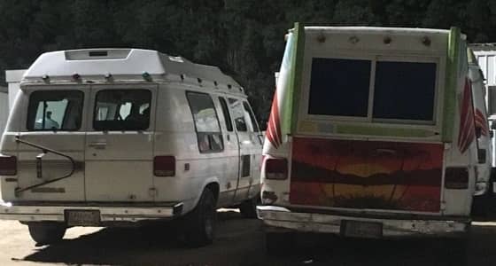 بلدية غرب الدمام تحجز سيارتين لبيع الايس كريم