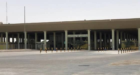 بالفيديو.. البدء في هدم منفذ سلوى استعدادا لمشروع القناة البحرية