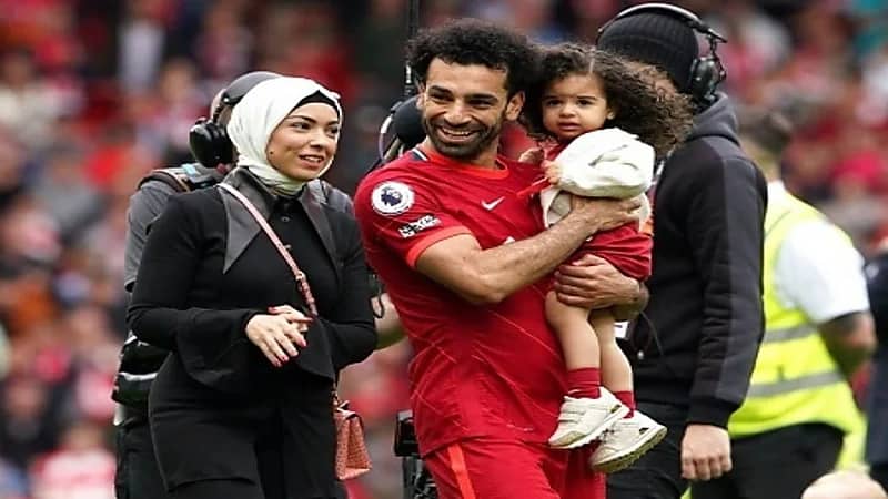غضب في مصر بسبب صورة زوجة محمد صلاح مع ممثل أمريكي